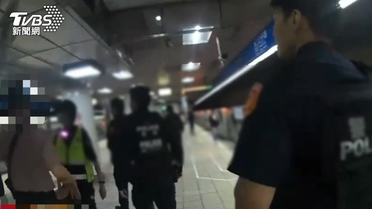 警方獲報到場處理。(圖/TVBS)
