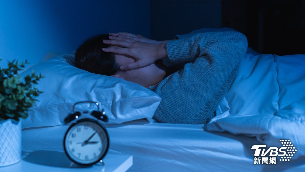 約有3分之1的美國成年人每晚睡眠時間未達到建議的7至8小時。（示意圖／達志影像shutterstock）