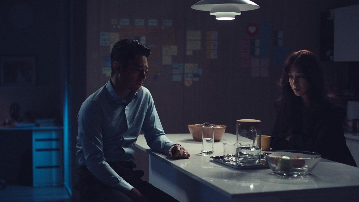 霍建華（左）、謝盈萱就劇中面臨婚姻困境 。（圖／Netflix提供）