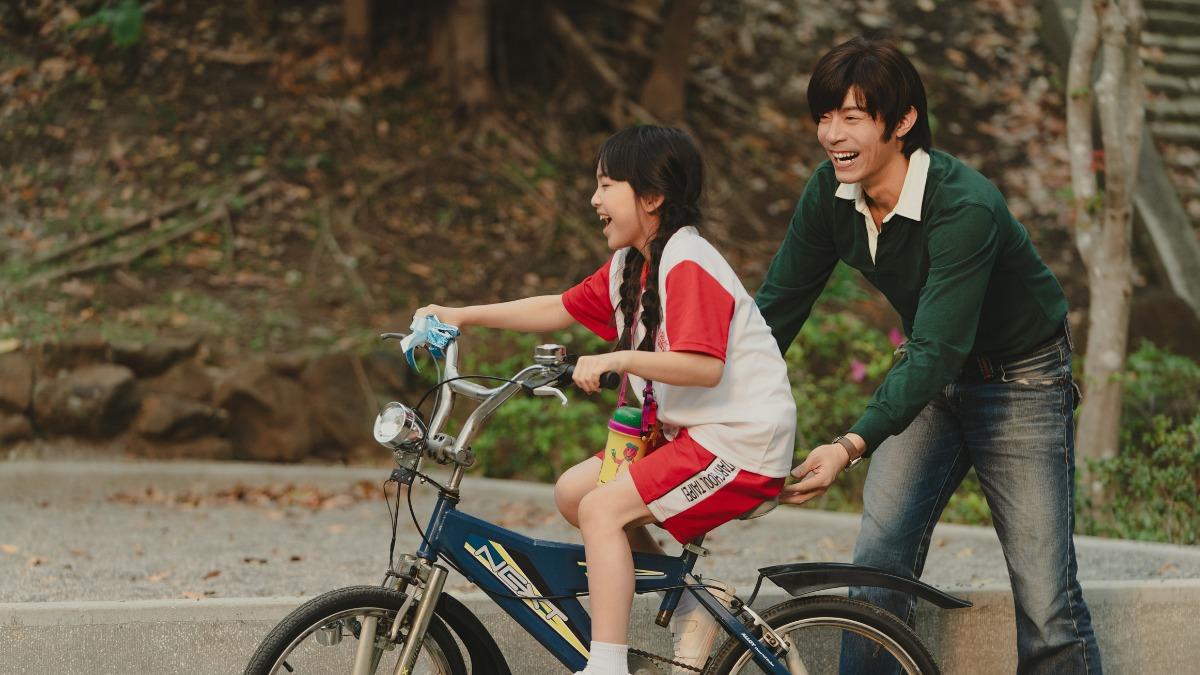 王柏傑驚喜客串，演出年輕時的秦漢。（圖／Netflix提供）