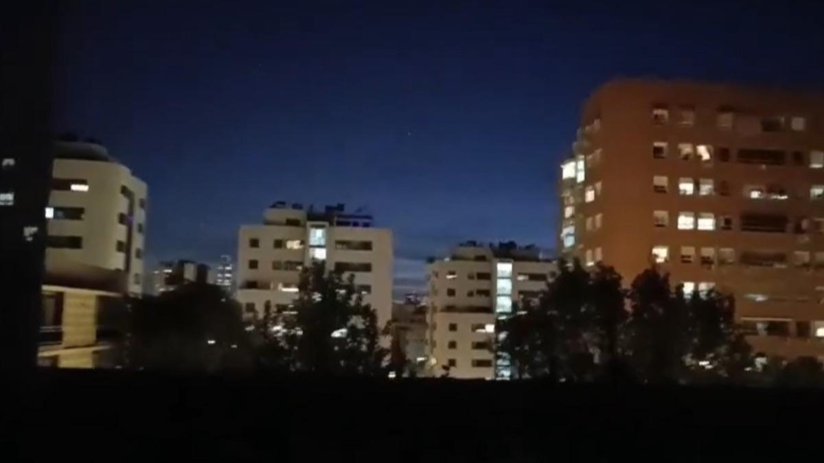 電力恢復後民眾爆發歡呼。（圖／翻攝自 X @aaricciardelli）