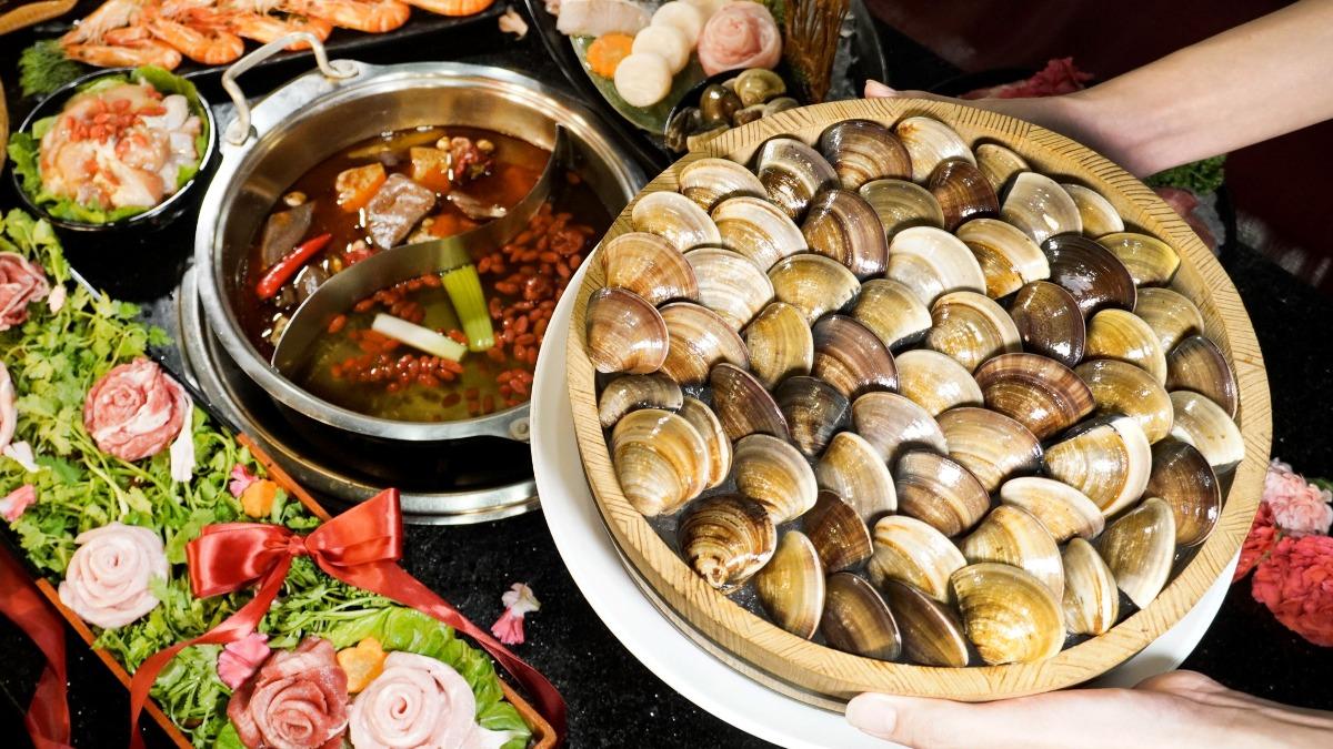 身分證拿出來，馬辣大蛤、天使紅蝦吃到飽。（圖／業者提供）