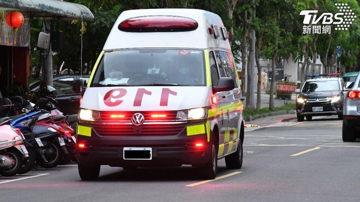 警消人員到場救援但男子已明顯死亡。(圖/TVBS) 警消人員到場救援但男子已明顯死亡。(圖/TVBS)