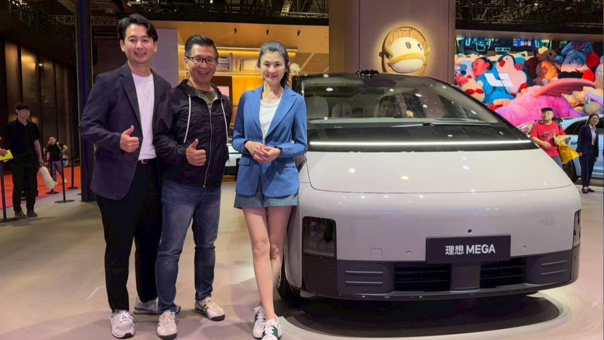 TVBS汽車節目《地球黃金線》製作團隊首次前進上海車展。（圖／TVBS)