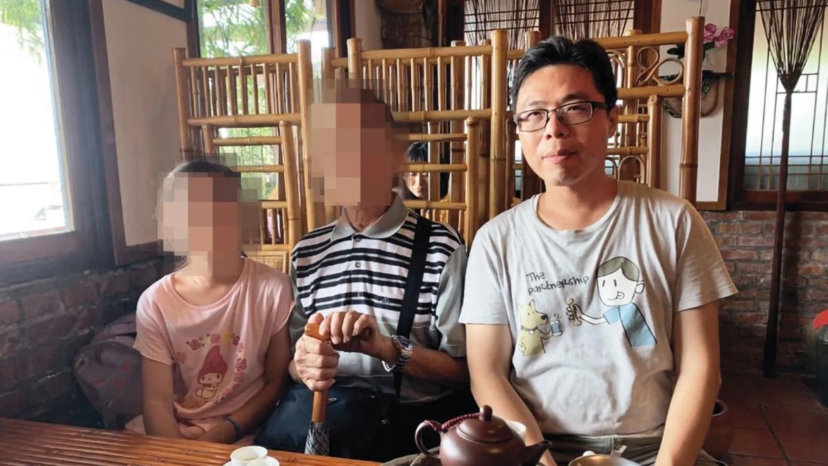 A小姐說父親（中）因病成漸凍人後，自己忙於照護，但陳錦龍（右）至岳父過世始終不聞不問。（圖／讀者提供）