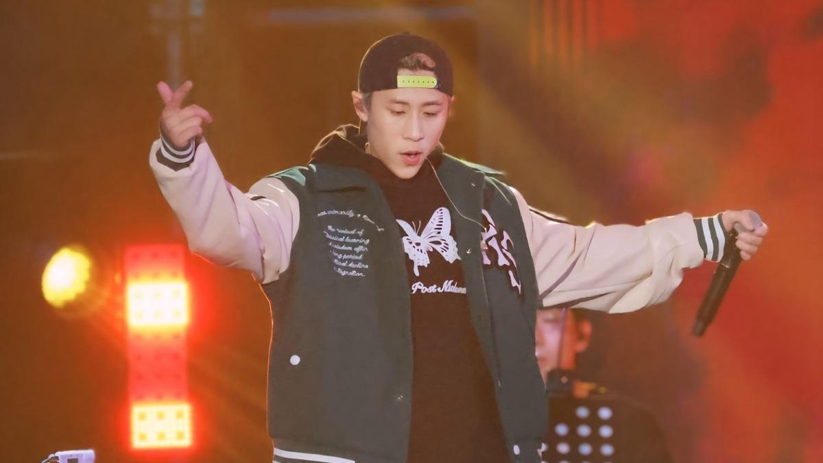 嘻哈歌手艾文是混血兒旗下藝人。（圖／翻攝自艾文臉書）