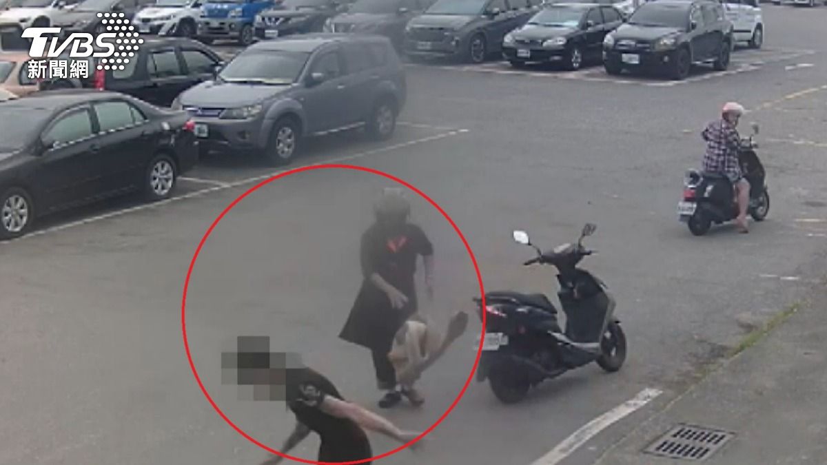 民眾見狀，立即加入追捕。（圖／TVBS）