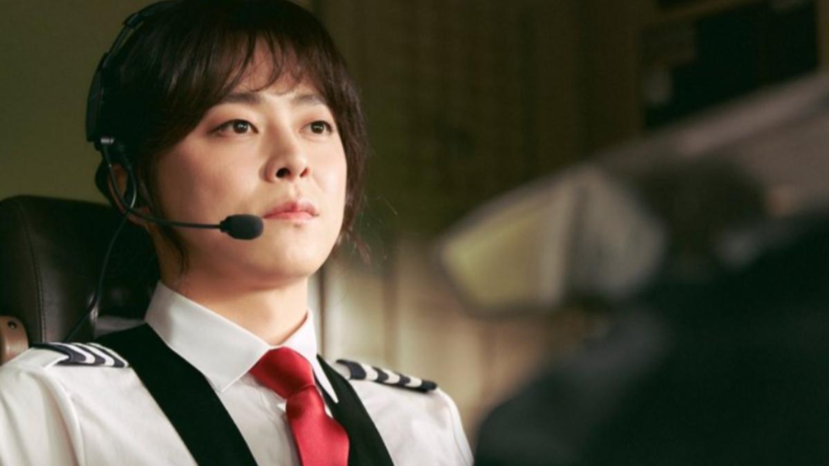 曹政奭在《變身機長》扮女裝演出。（圖／翻攝自X)