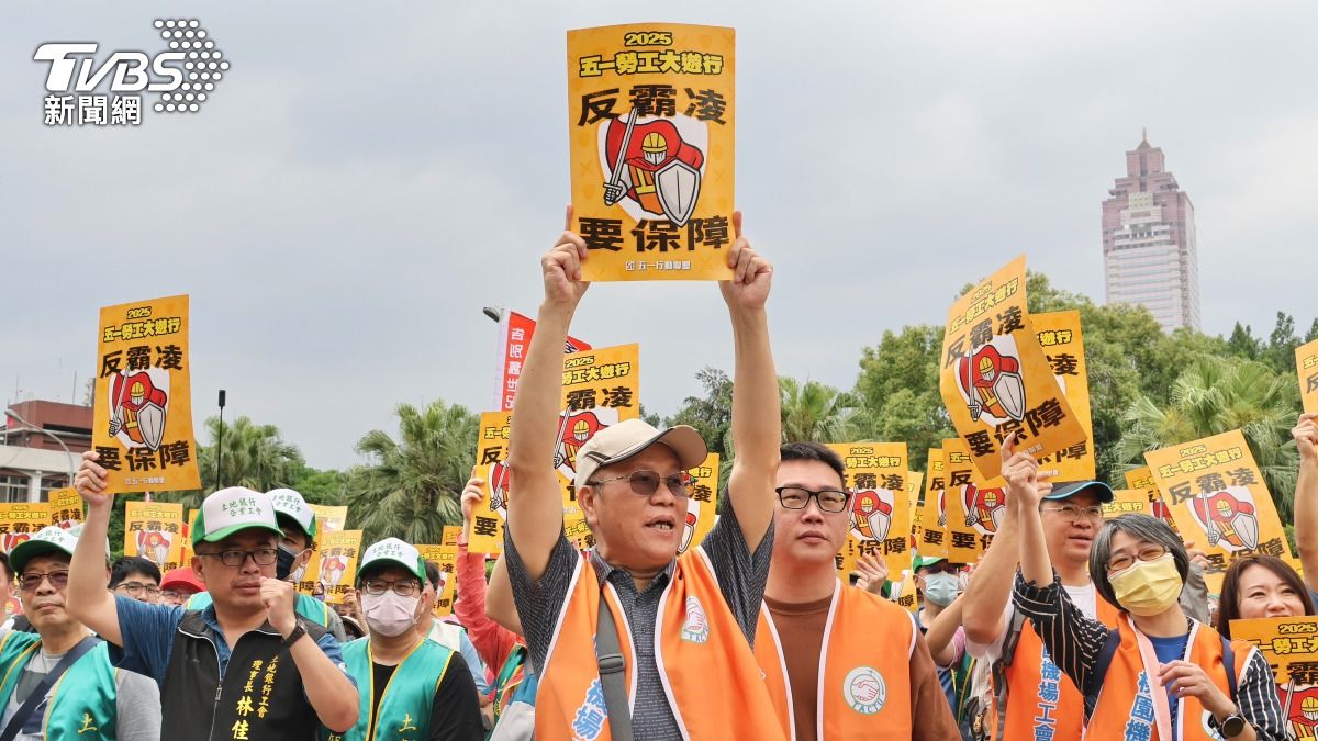 五一勞動節，5千名勞工上街頭，高喊「反霸凌，要保障」。（圖／記者潘建樺攝）