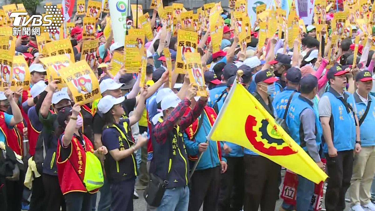 Concerns over future holiday reductions (TVBS News) Labor groups win decade-long fight for Taiwan holidays