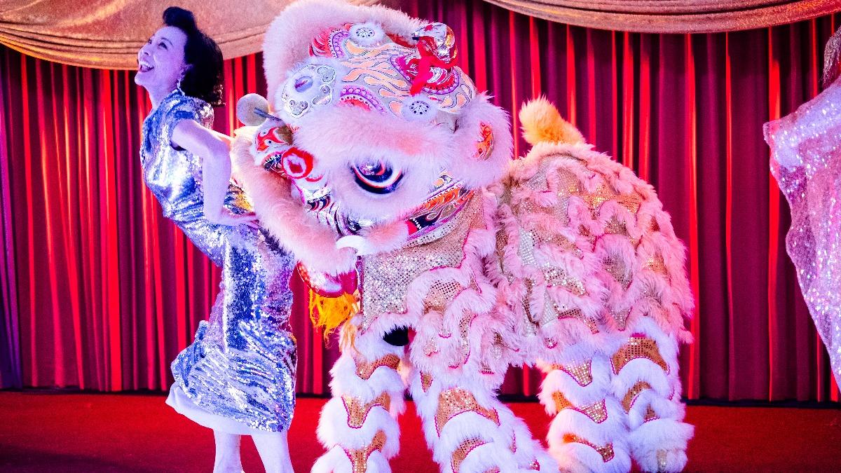 陳沖在《囍宴》有相當逗趣的演出。（圖／UIP提供）