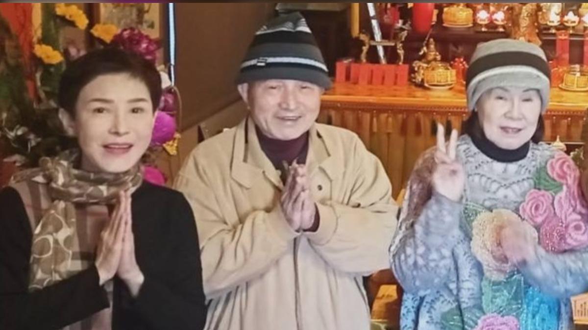 黃子芸(左)的父母目前是佛堂的義工。(圖/林口三寶佛堂提供)