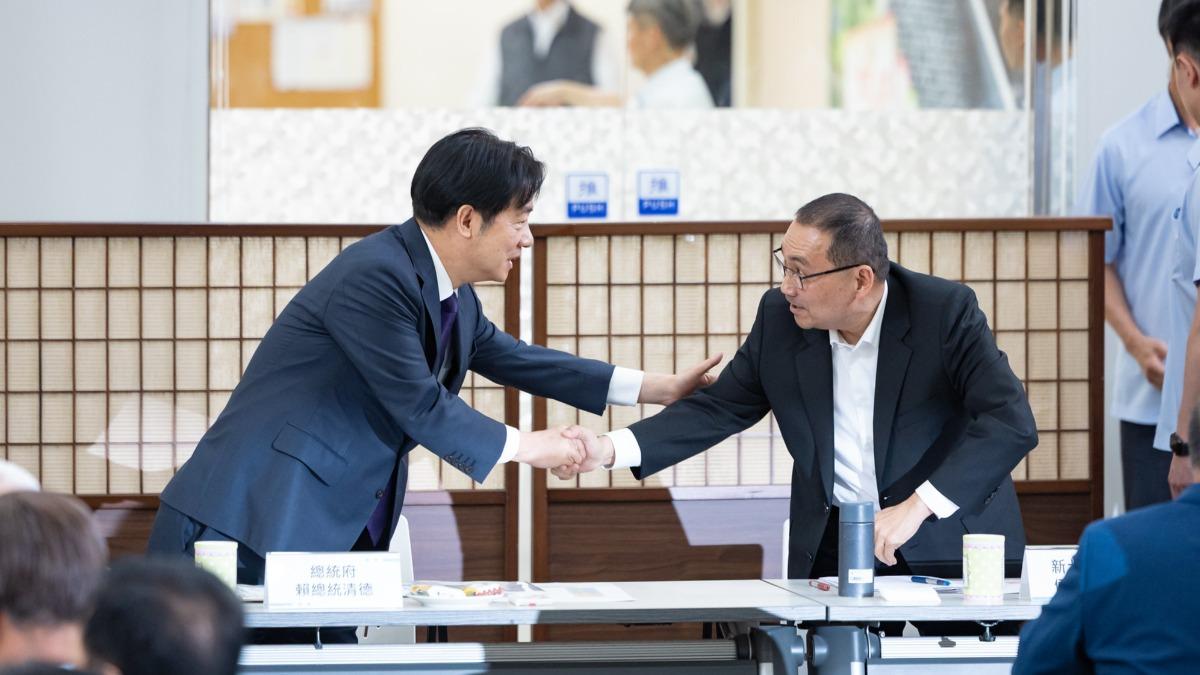 賴清德（左）2日與新北市長侯友宜（右）出席新北產業座談。（圖／總統府提供）