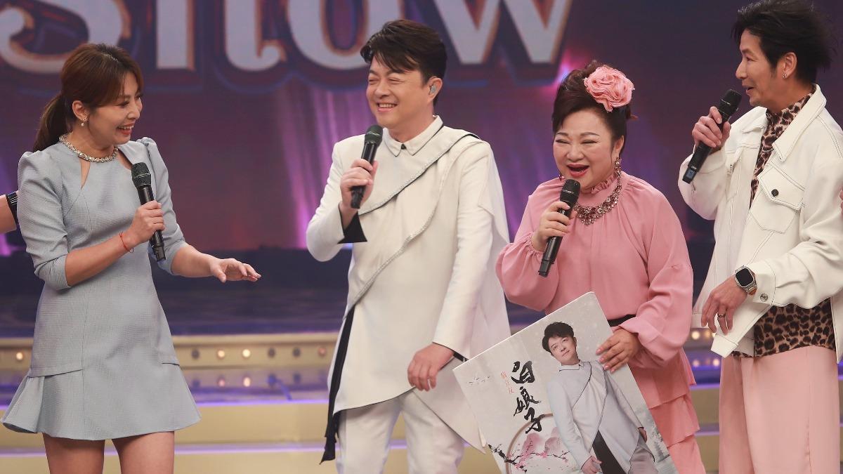 白冰冰（右二）很佩服翁立友（左二）。（圖／民視提供）