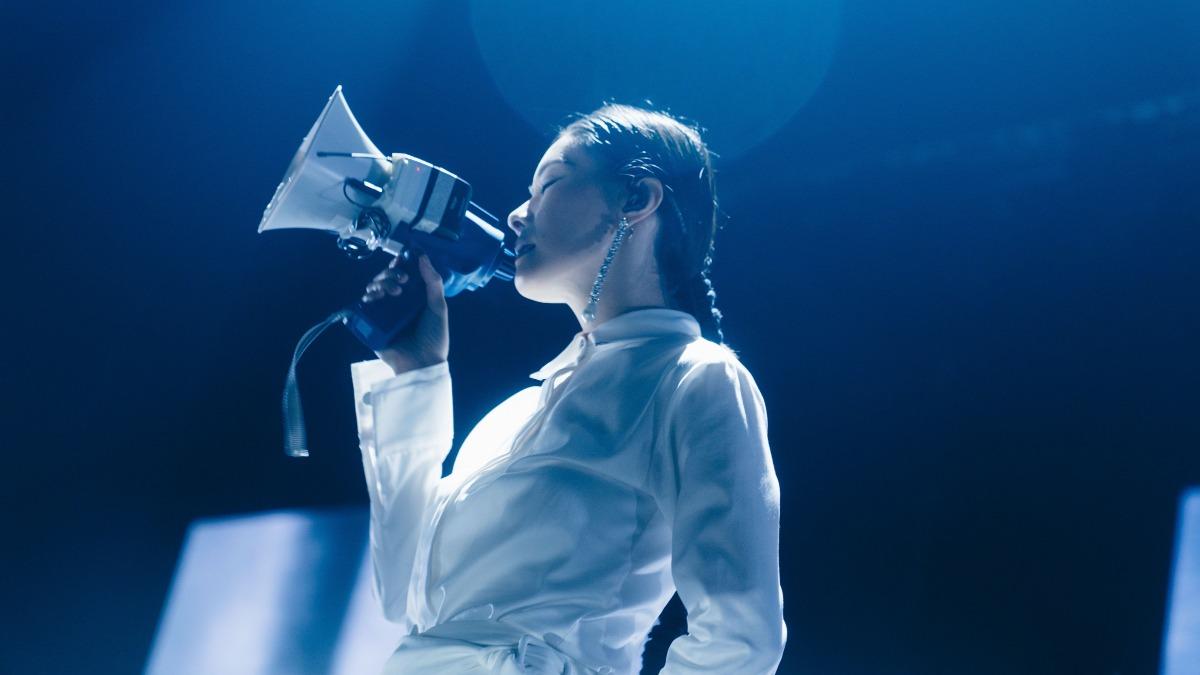 鄭宜農打字罵髒話。（圖／邊走邊聽有限公司提供）