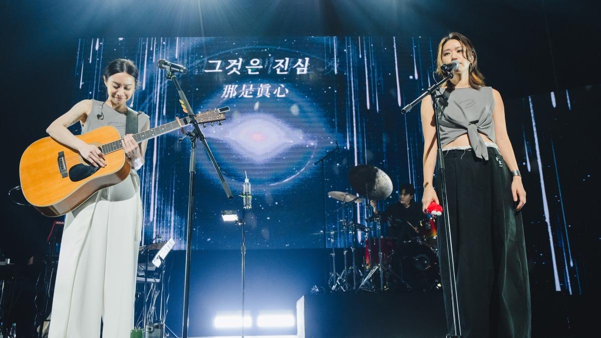 邀自家公司「第三號藝人」李瀧在演唱會上再現「李瀧我農」組合嗨爆全場歌迷。（圖／邊走邊聽有限公司提供）