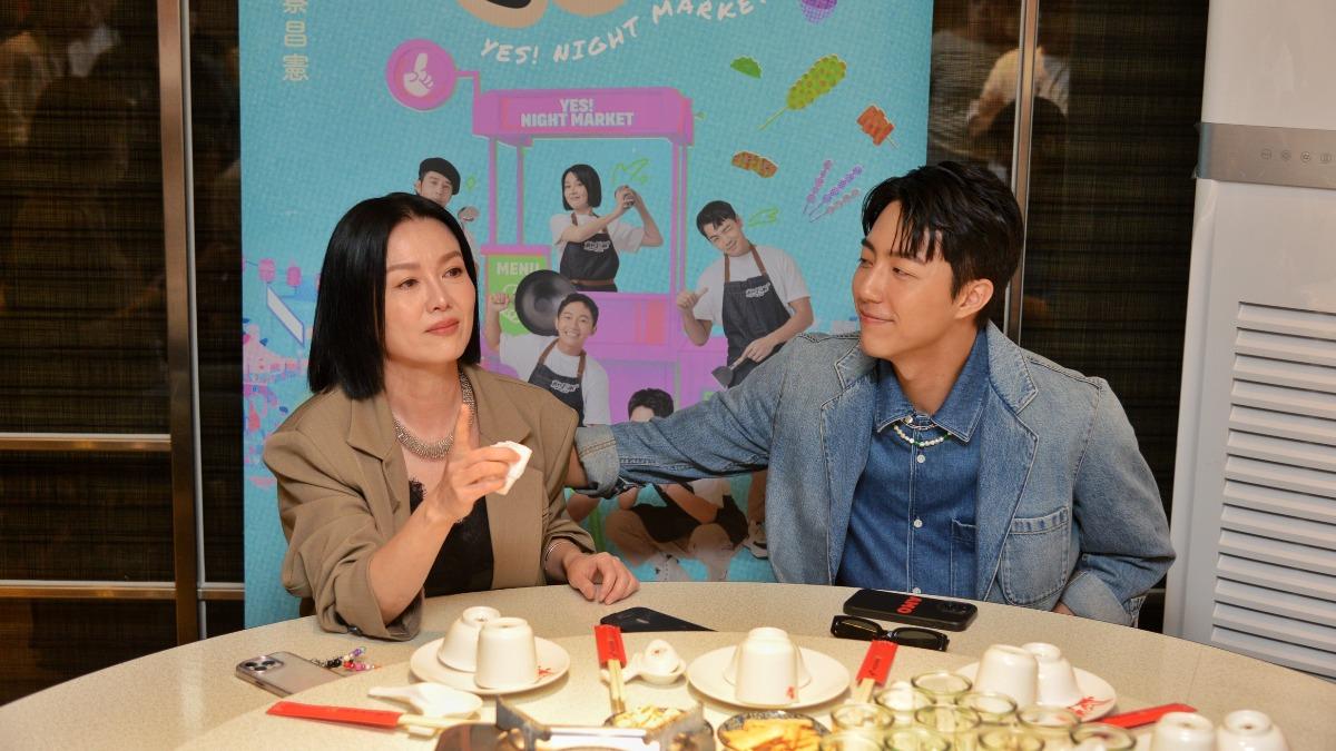 蔡凡熙安慰苗可麗。(圖/華視、三立提供)