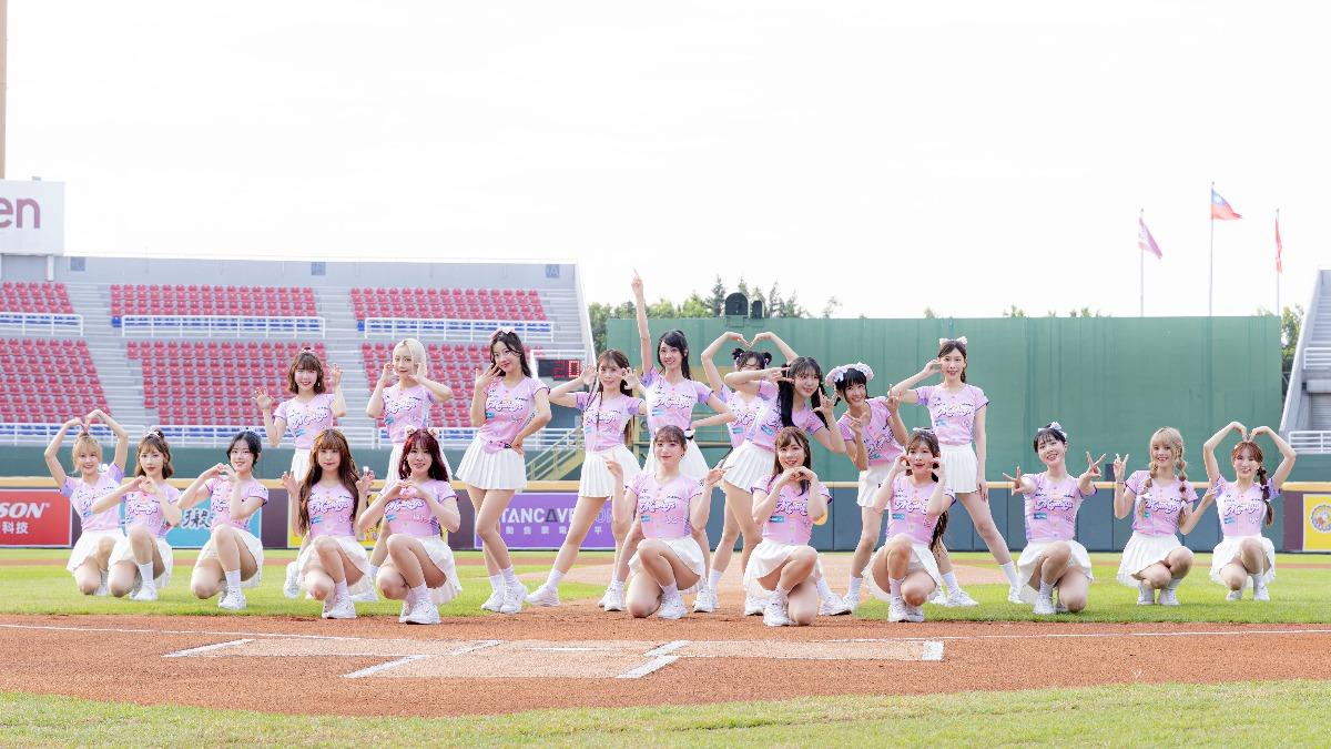 樂天女孩跳開場舞。（圖／樂天桃猿提供）