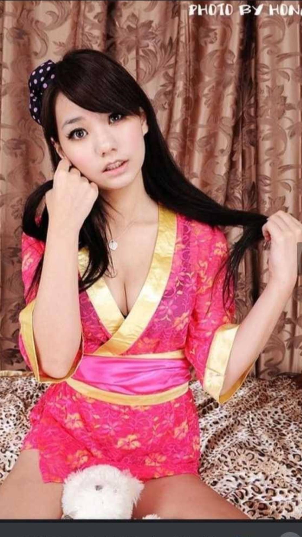 疑似馬筱梅20歲所拍清涼照片。（圖／翻攝自微博）