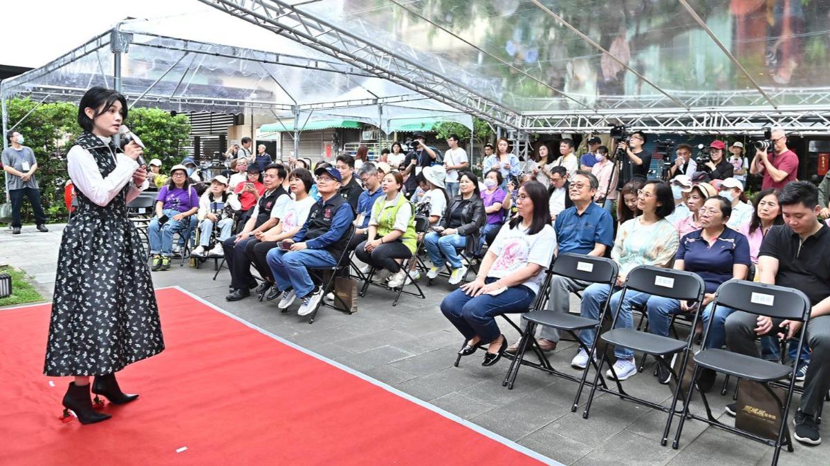 朱海君擔任鳳飛飛金曲推廣系列活動記者會主持人。(圖/鳳飛飛故事館提供)