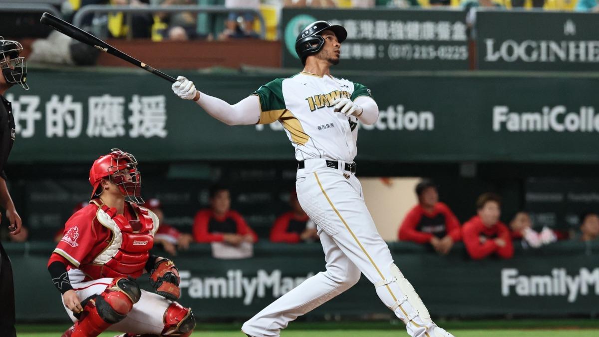 台鋼洋將魔鷹。（圖／翻攝自臉書@TSGHAWKS）