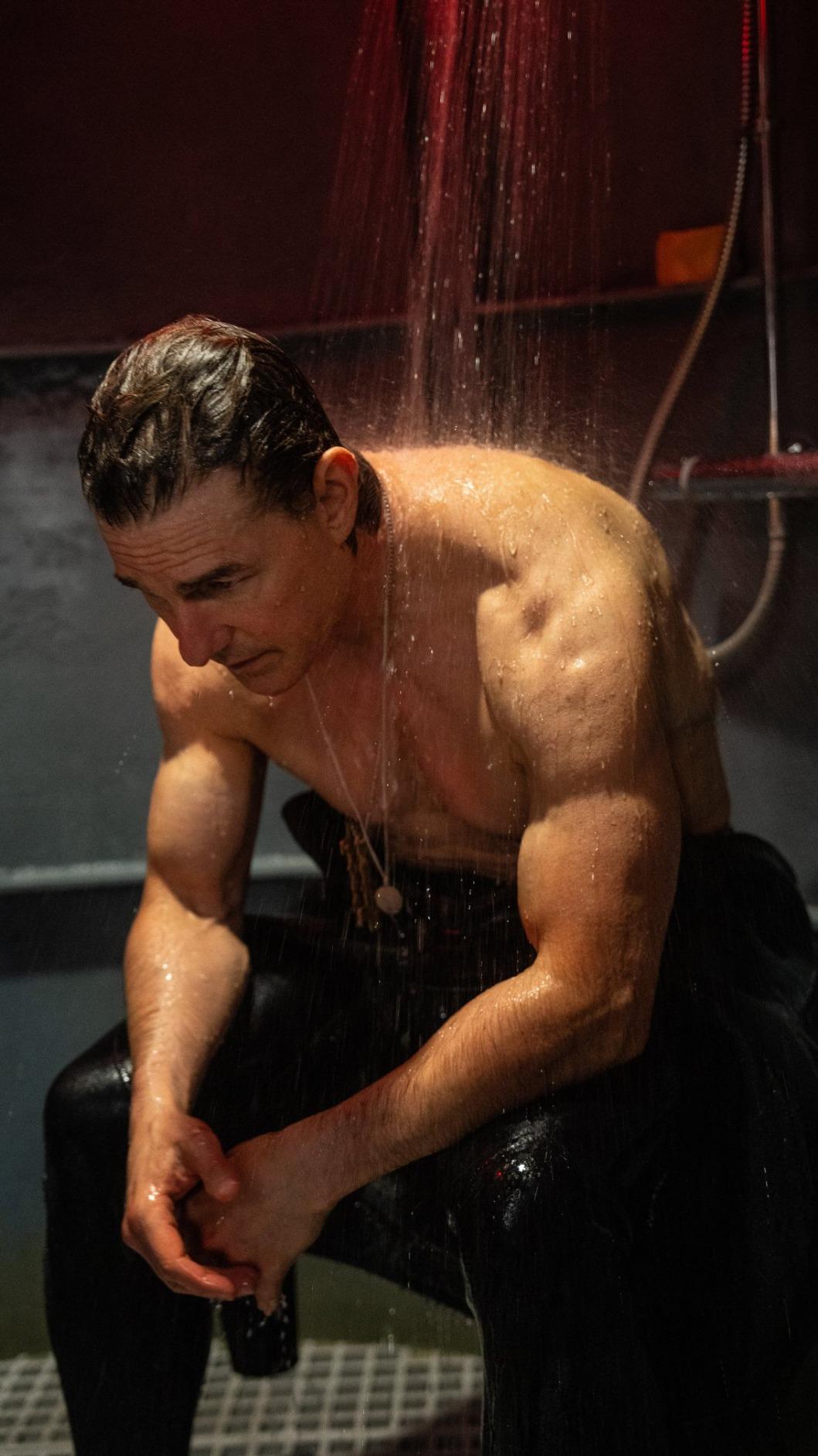 湯姆克魯斯在《不可能的任務：最終清算》露出壯肌。（圖／翻攝自官方X）