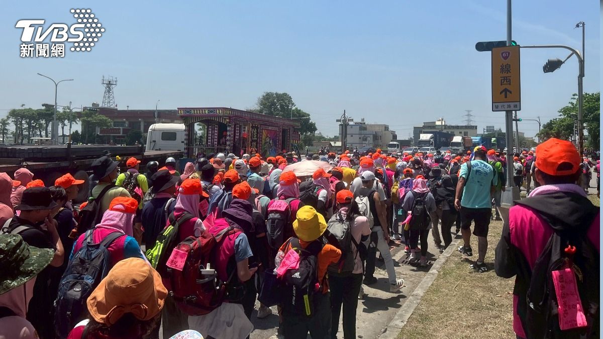 2025白沙屯媽祖進香吸引33萬名香燈腳參與。（圖／林冠丞攝）