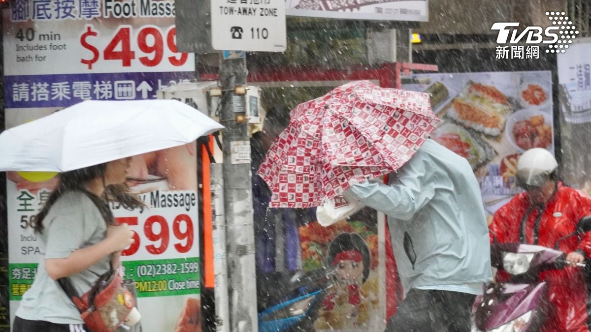 今年第一個颱風還沒生成，但近日鋒面和對流帶來的強降雨仍不能小覷。（圖／區國強攝）