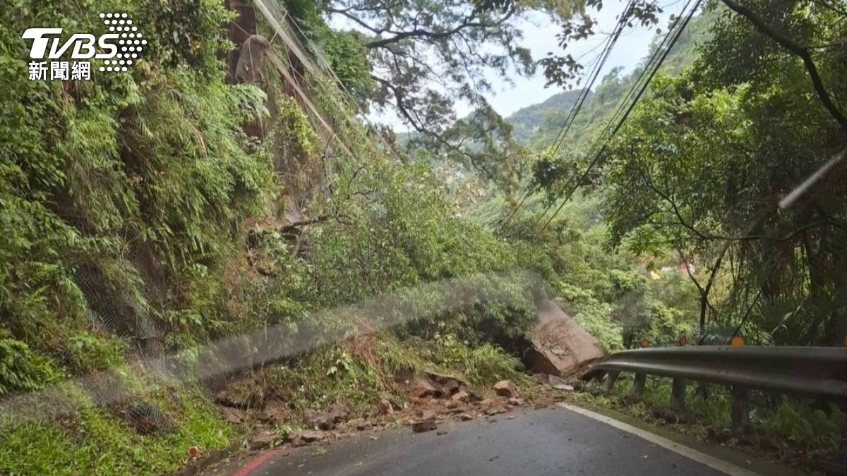 大雨釀禍！新北三峽山崩　北111縣道2.5K至3K中斷