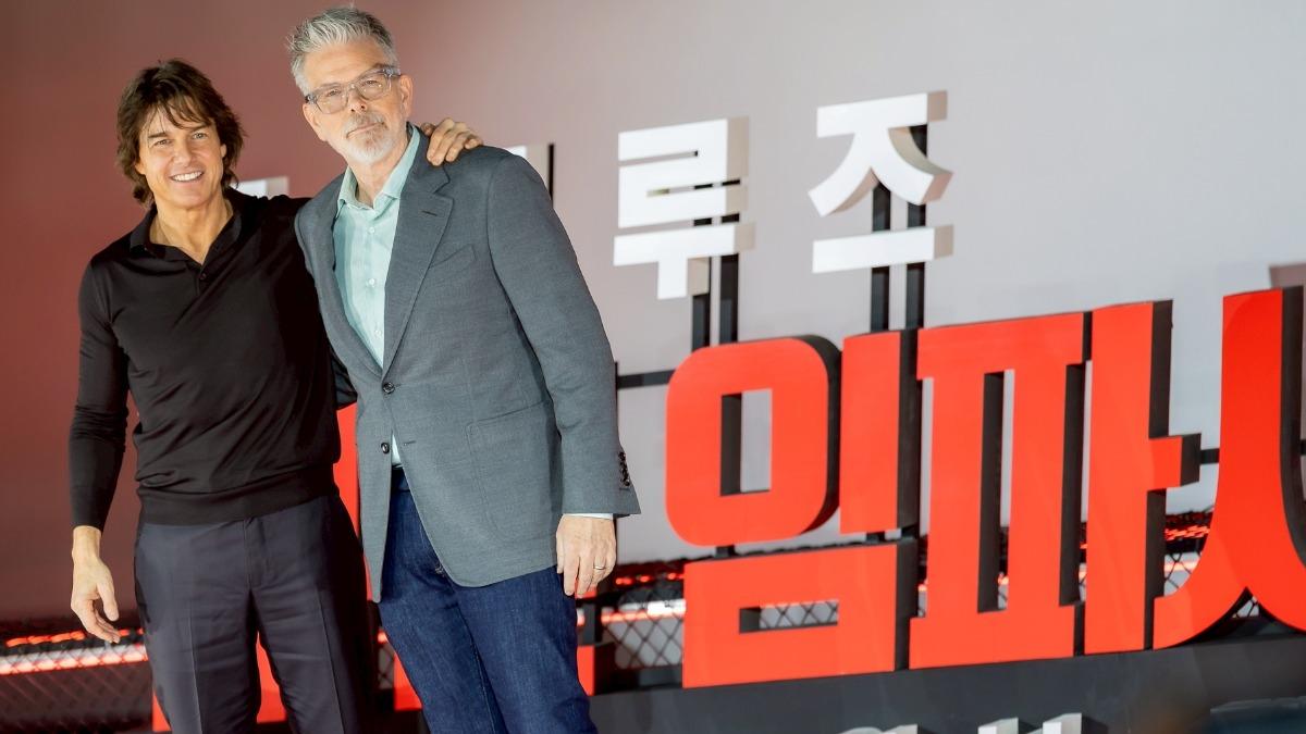湯姆克魯斯(左)與導演克里斯多夫麥奎里合作19年,情感好到就像親兄弟一樣。(圖/UIP提供)
