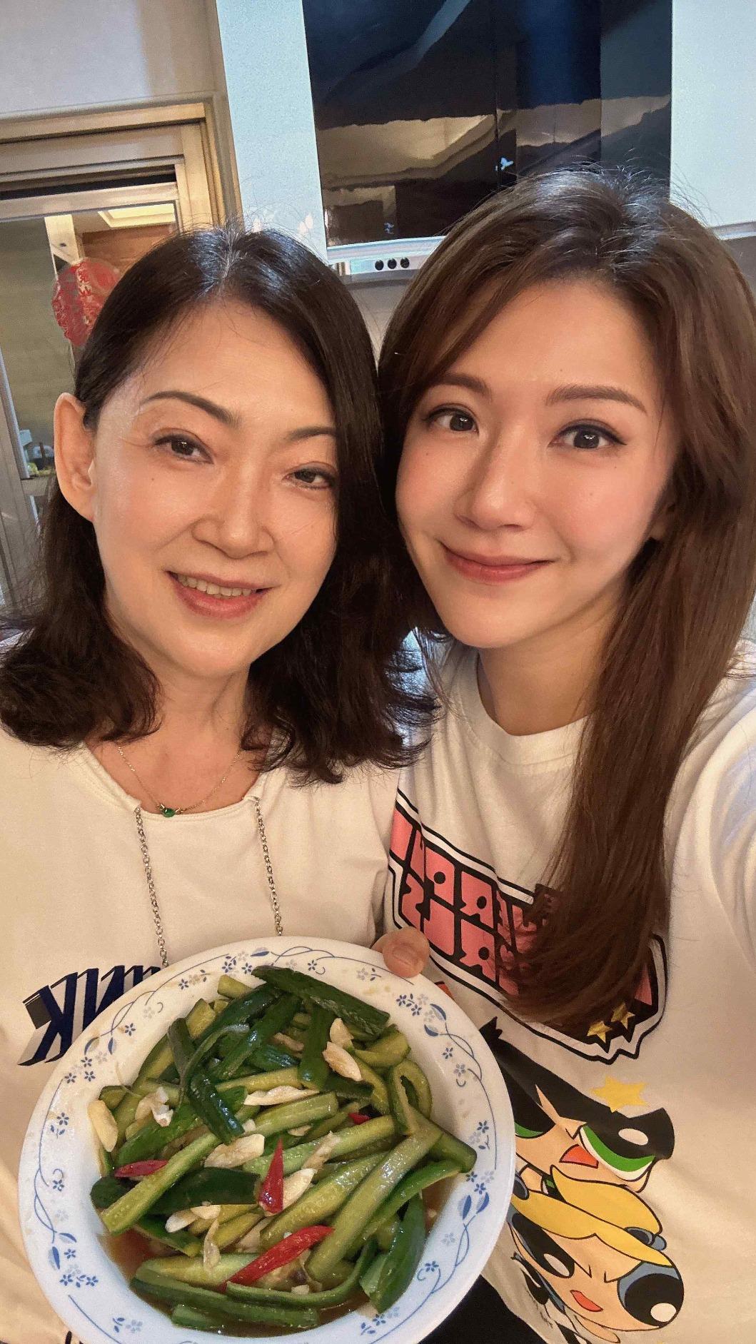 鄭亦真和媽媽感情深厚。(圖/中天提供)