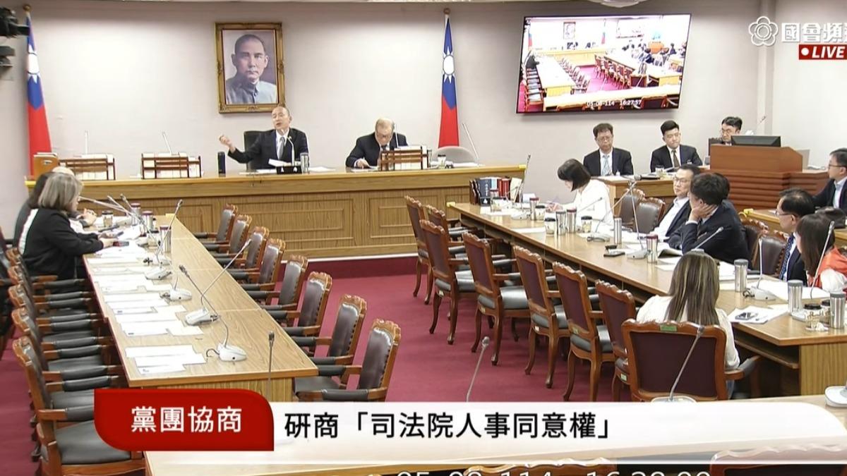 柯建銘滿血回歸立法院黨團協商，馬上就和立法院長韓國瑜再度交鋒。（圖／立法院議事轉播頻道）