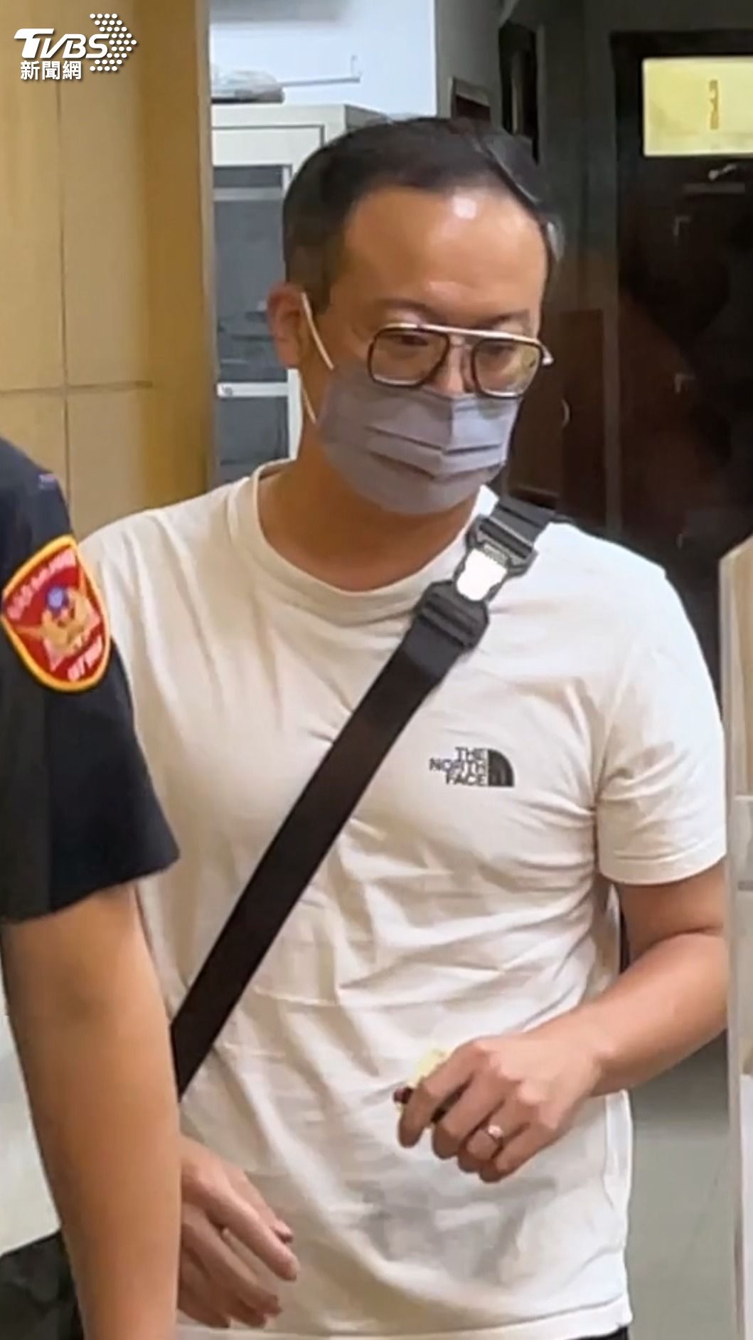 嘉義市警局偵查佐林良樺以10萬元交保。(圖/TVBS)