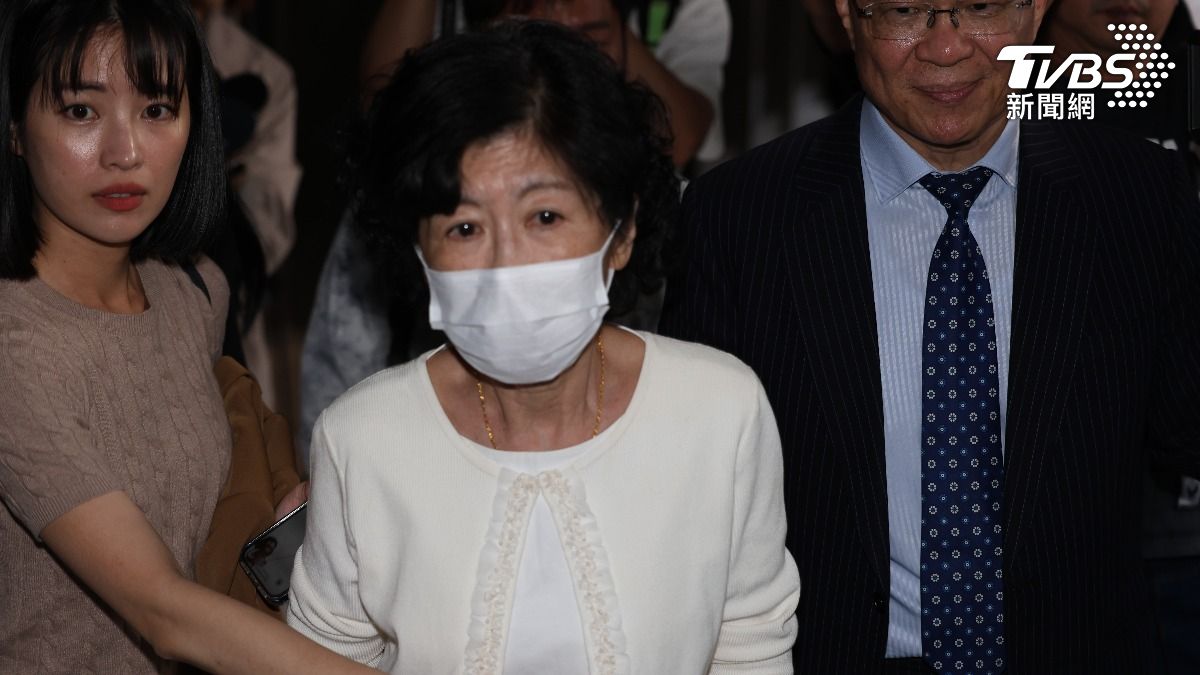 柯文哲夫人陳佩琪堅持先生奉公守法，談到柯的病況再度眼眶含淚。（圖/華子琛攝）