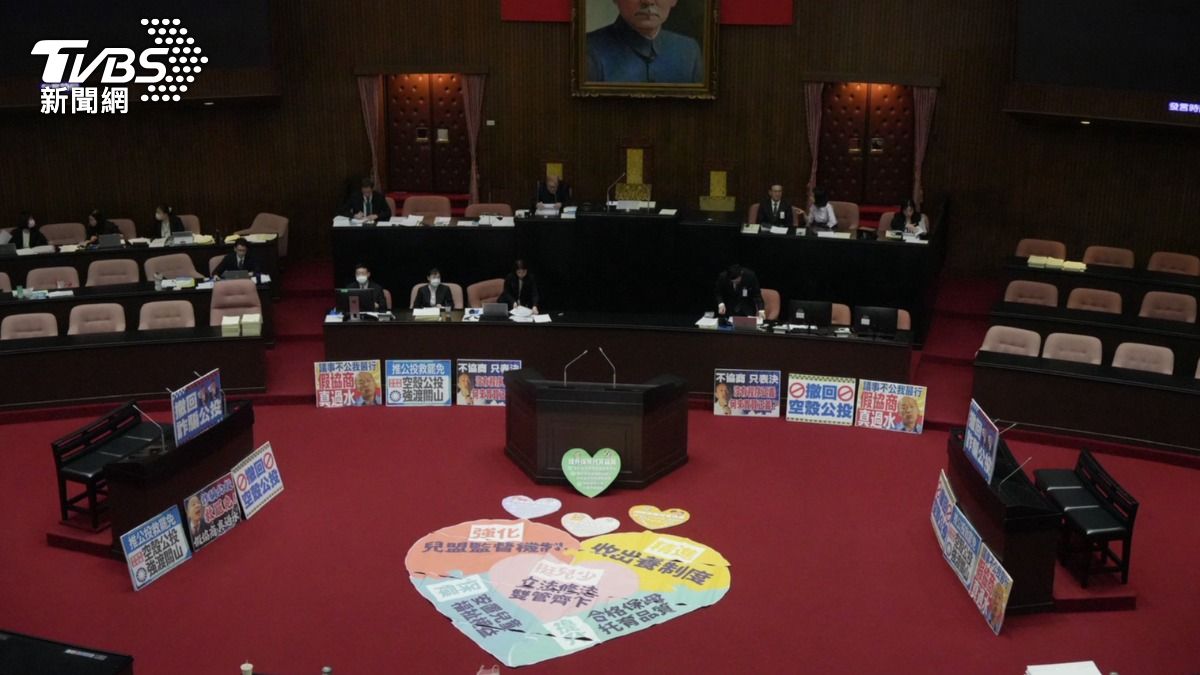藍反戒嚴、反廢死公投暫不處理！今拚過「還假於民」多5天假
