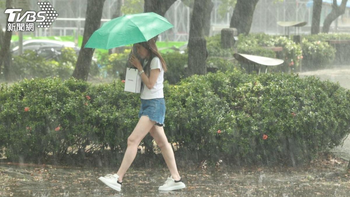 梅雨又來了！專家教自製「除臭粉」+快速乾鞋法　3材料就可做