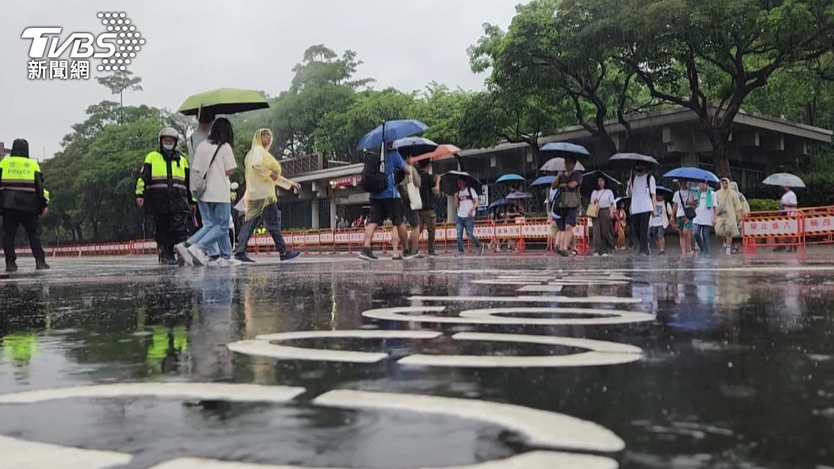 第2波梅雨鋒面將到！　週末母親節「雨彈炸全台」