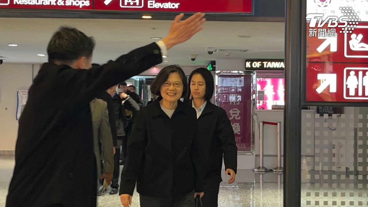 前總統蔡英文今天啟程前往歐洲，將出訪立陶宛及丹麥發表演說。（圖／中央社）