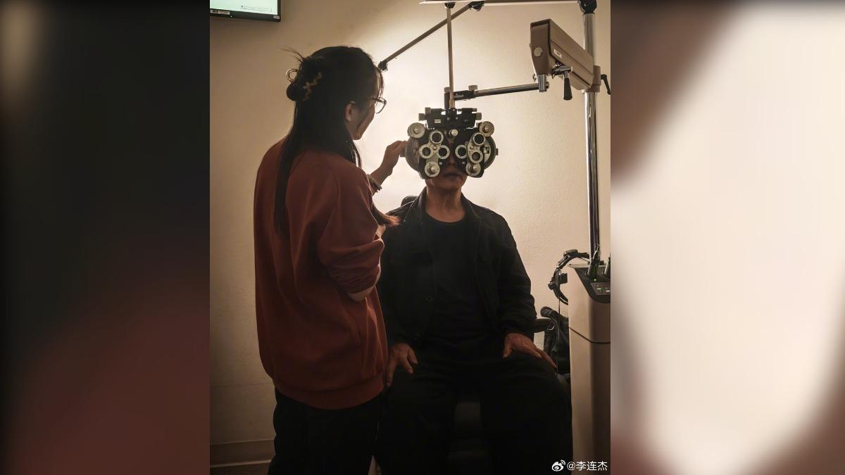 李連杰難得秀出與李苔蜜的合照。(圖/翻攝自李連杰微博)