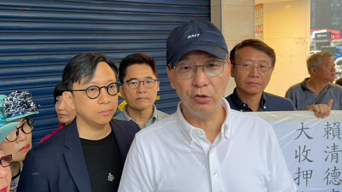 國民黨主席朱立倫（戴藍帽者）。（圖／國民黨提供）