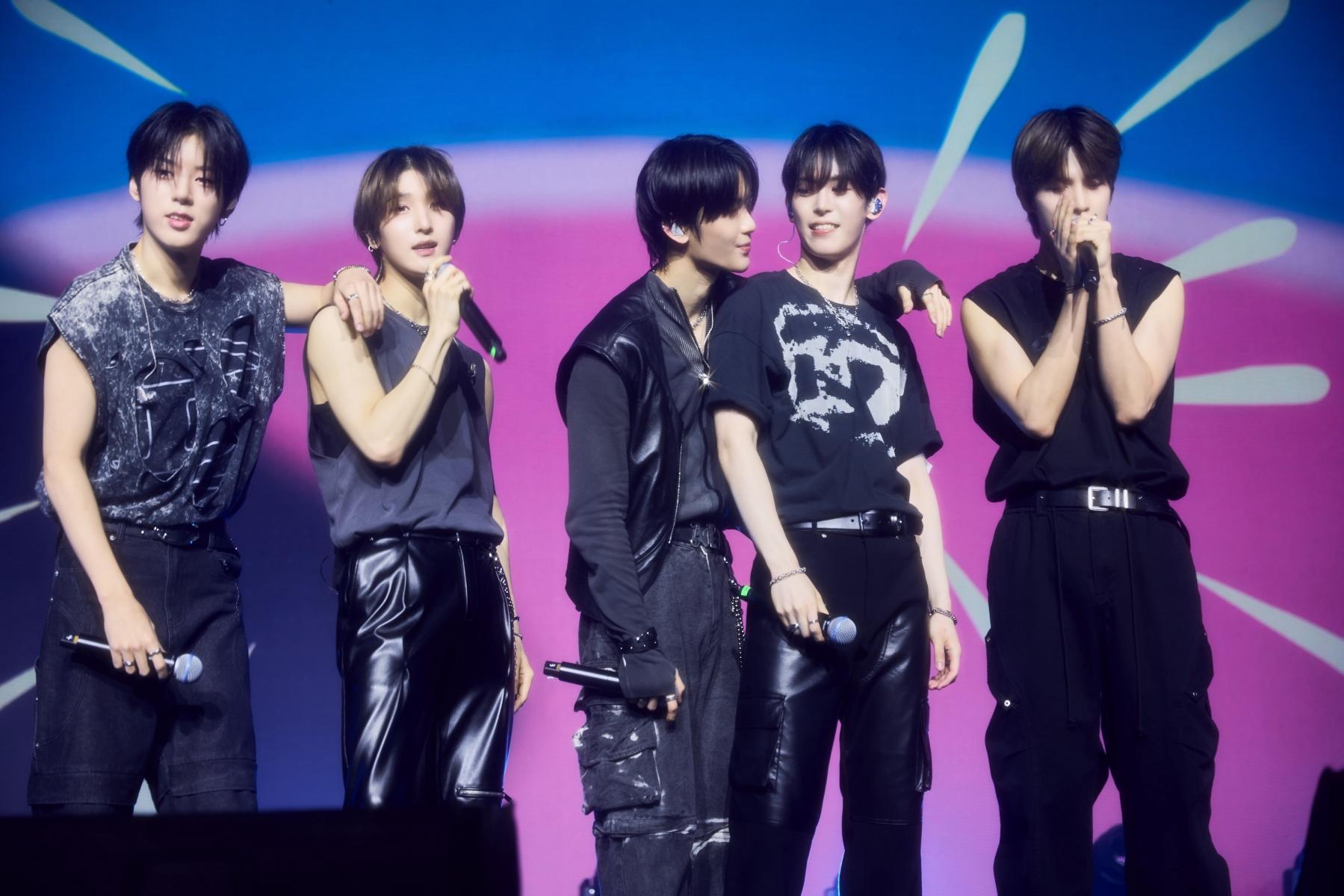 左起為振赫、然宇、詩潤、炫彬、潤。（圖／FANME提供）