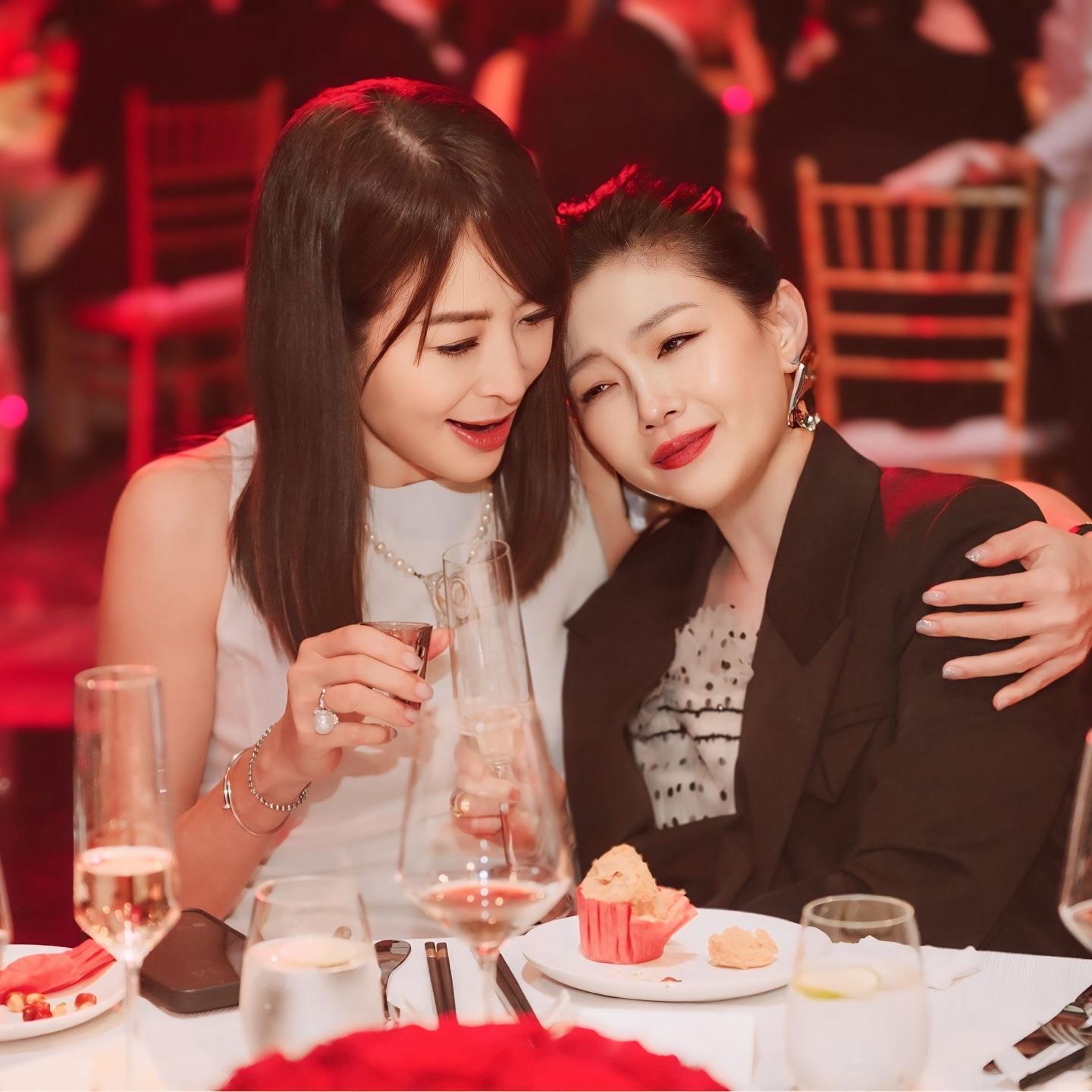 賈永婕臉書分享和大S合照。（圖／翻攝自臉書）