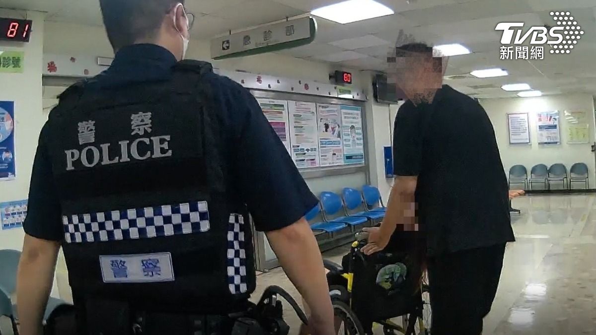 警方協助開道，5分鐘內就將女子送到醫院。（圖／TVBS）