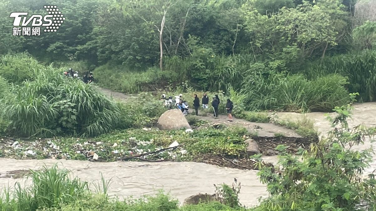 台中市大肚區大肚圳今（11）日清晨發生一起受困事件。（圖／TVBS）