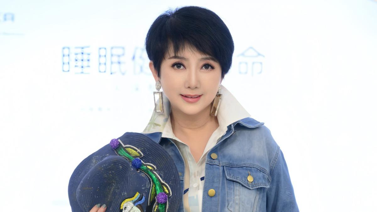 65歲玉女歌手負債1億！17年後近況曝光　宣布下個月有喜