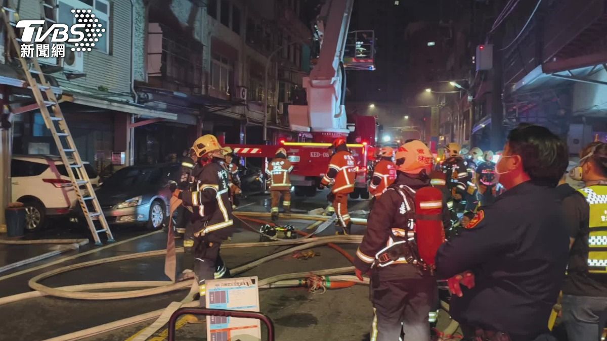 三峽火警驚魂　母子跳窗　屋主穿內褲逃生