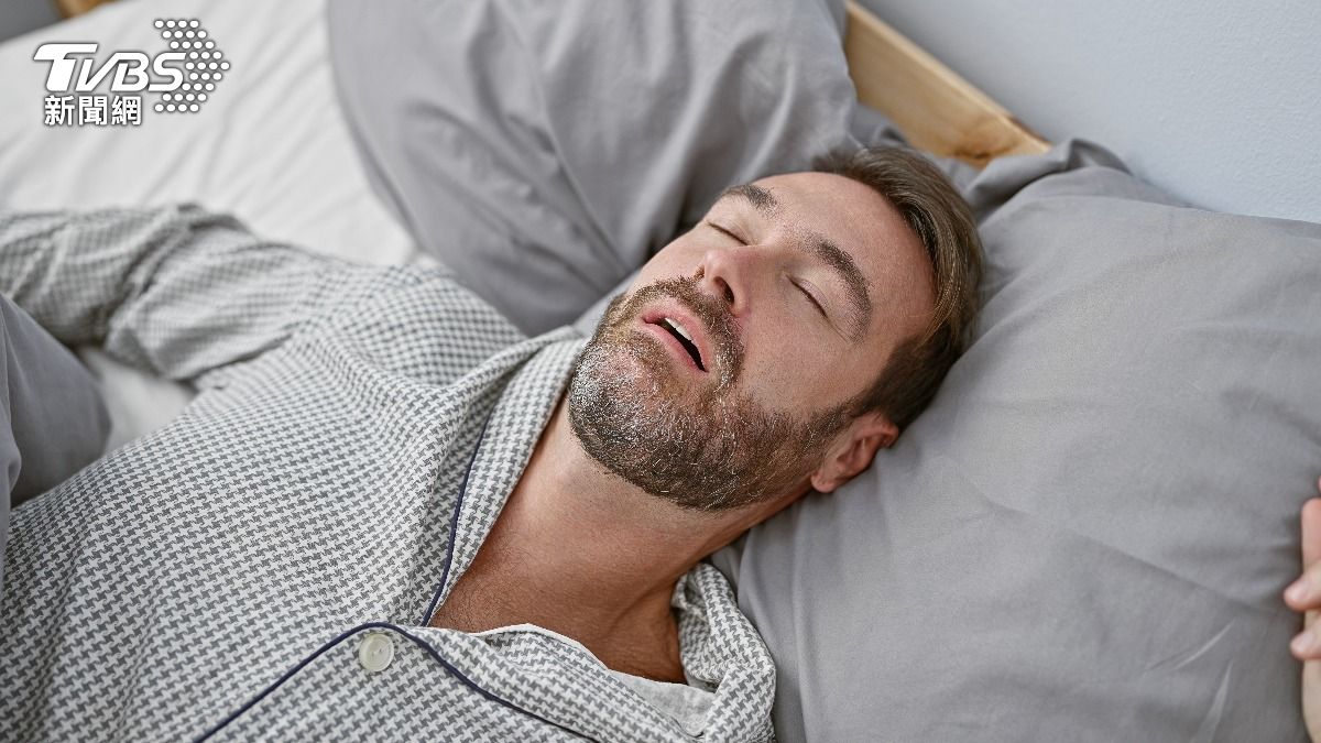 研究顯示長期睡超過9小時，可能讓身體代謝異常，增加乳癌、胃癌等風險。（示意圖，非當事人／shutterstock達志影像）