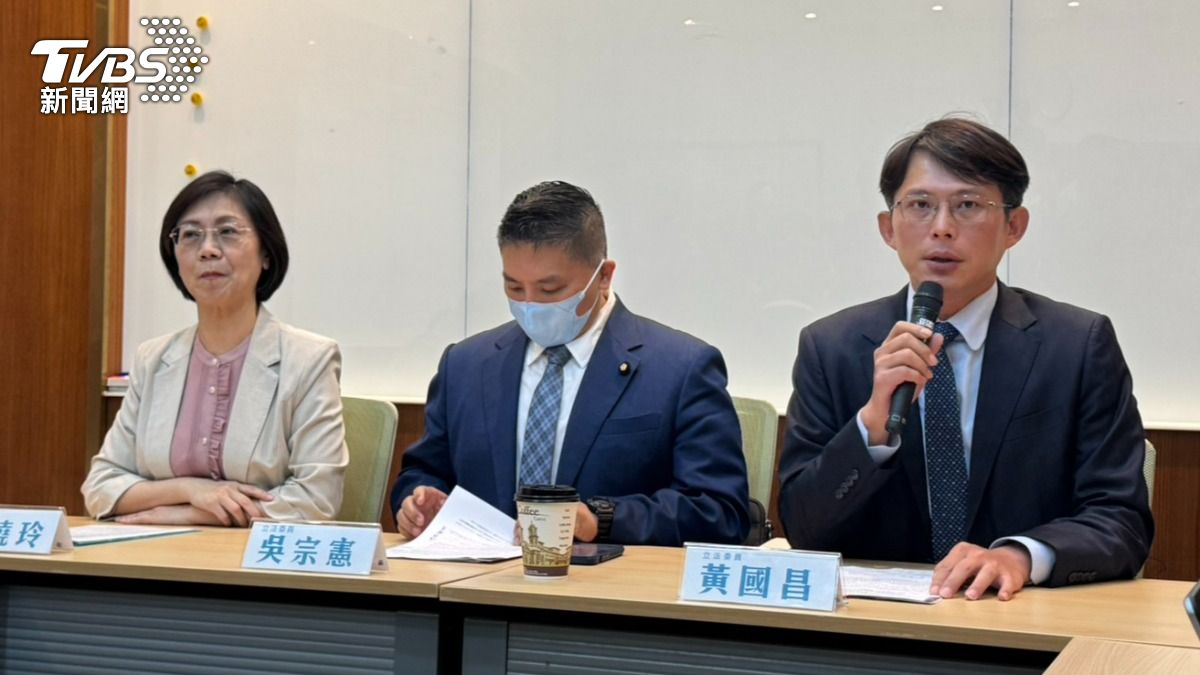 [討論] 翁曉玲嗆柯建銘「程度不同」沒把你當對手