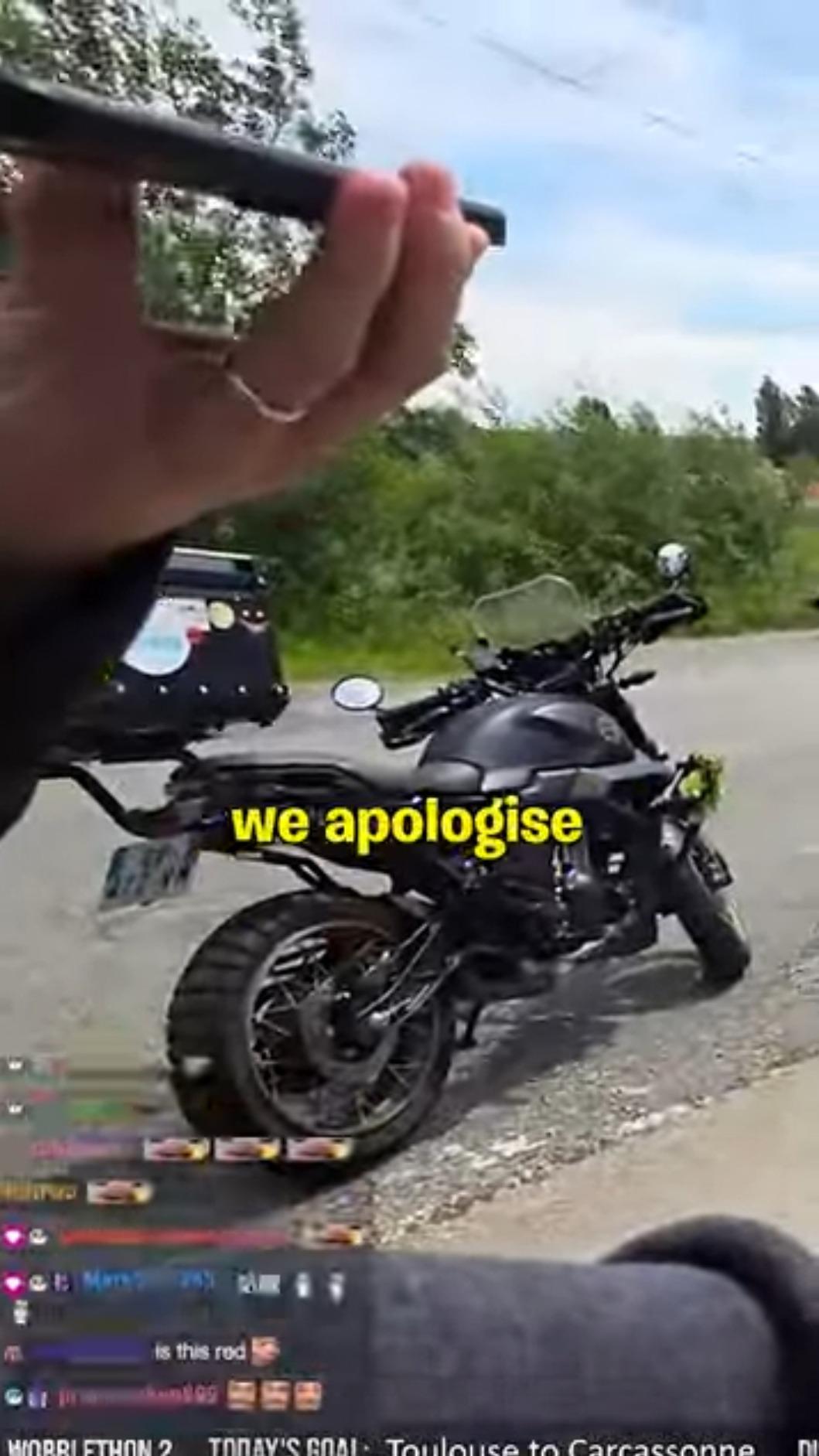 事發後有民眾特地騎車來找企鵝妹,並用翻譯軟體向她表達歉意。(圖/翻攝自twitch)