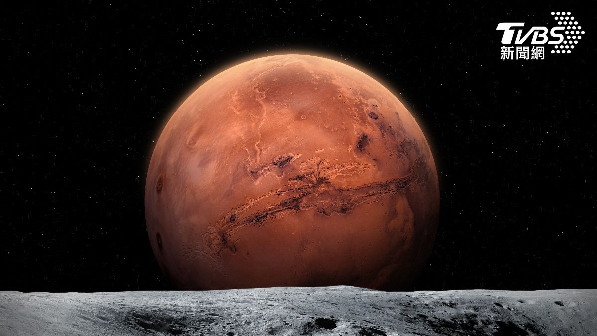 馬斯克喊話加速火星移民計畫，研究推估出地球不再適合居住的時間。（圖／達志影像shutterstock）